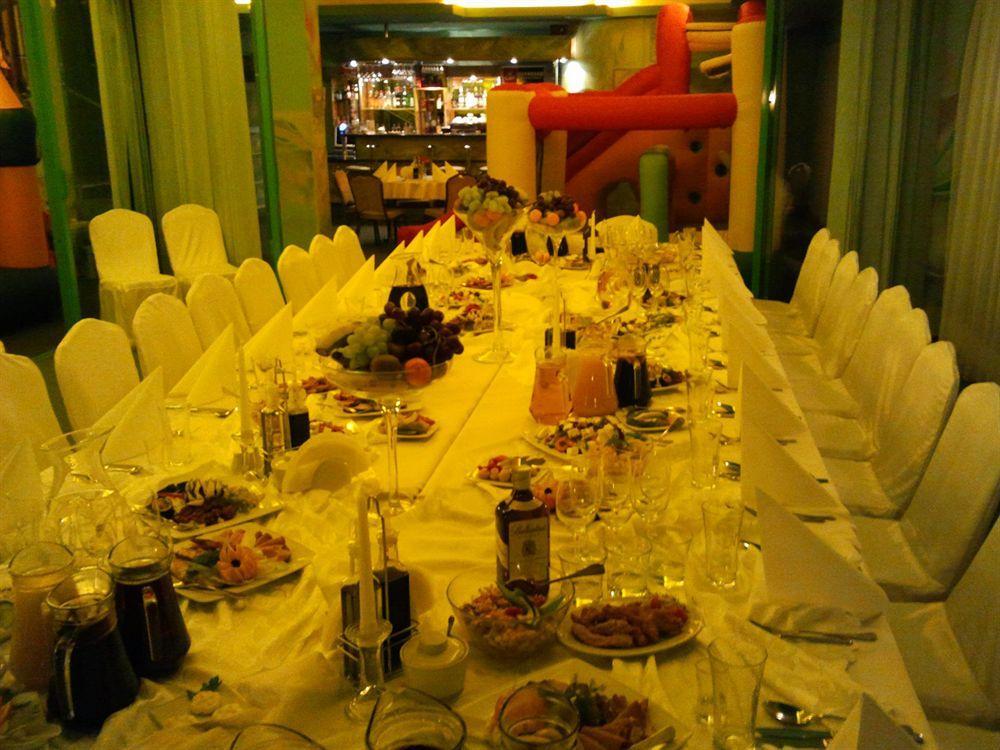 Hotel Promenada Biznes & Wypoczynek Radom Ngoại thất bức ảnh